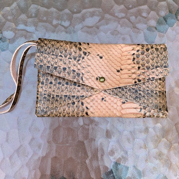Purse & Wristlet Faux Snakeskin Croc Embossed Leather Line & Label Brooklyn NY - Picture 4 of 16